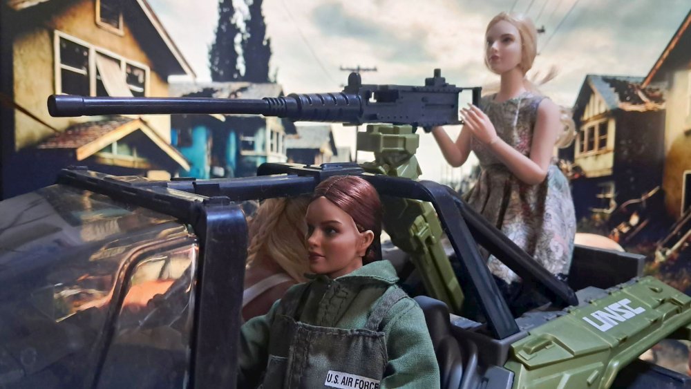 27724_Adelyn in Alien Invasion 01-34.jpg